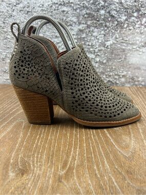 602 Jeffrey Campbell Rosalee  6.5 Women's Laser-Cut Block Heel Bootie - Olive